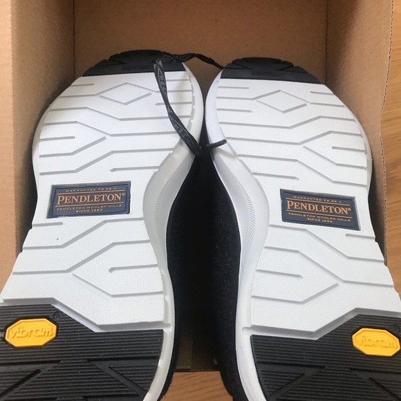 NIB Pendleton charcoal wool runner shoes. - Picture 8 of 8